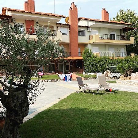 Makis Nest Apart-Hotel Вурвуру Екстер'єр фото