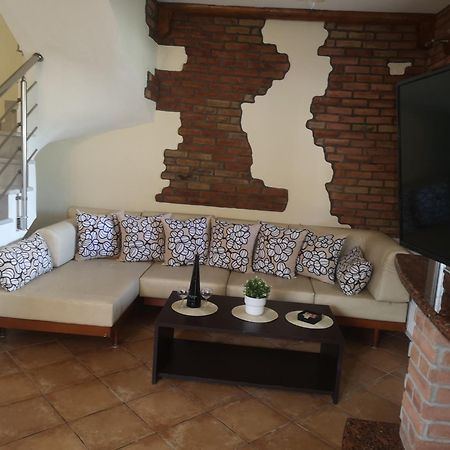 Makis Nest Apart-Hotel Вурвуру Екстер'єр фото