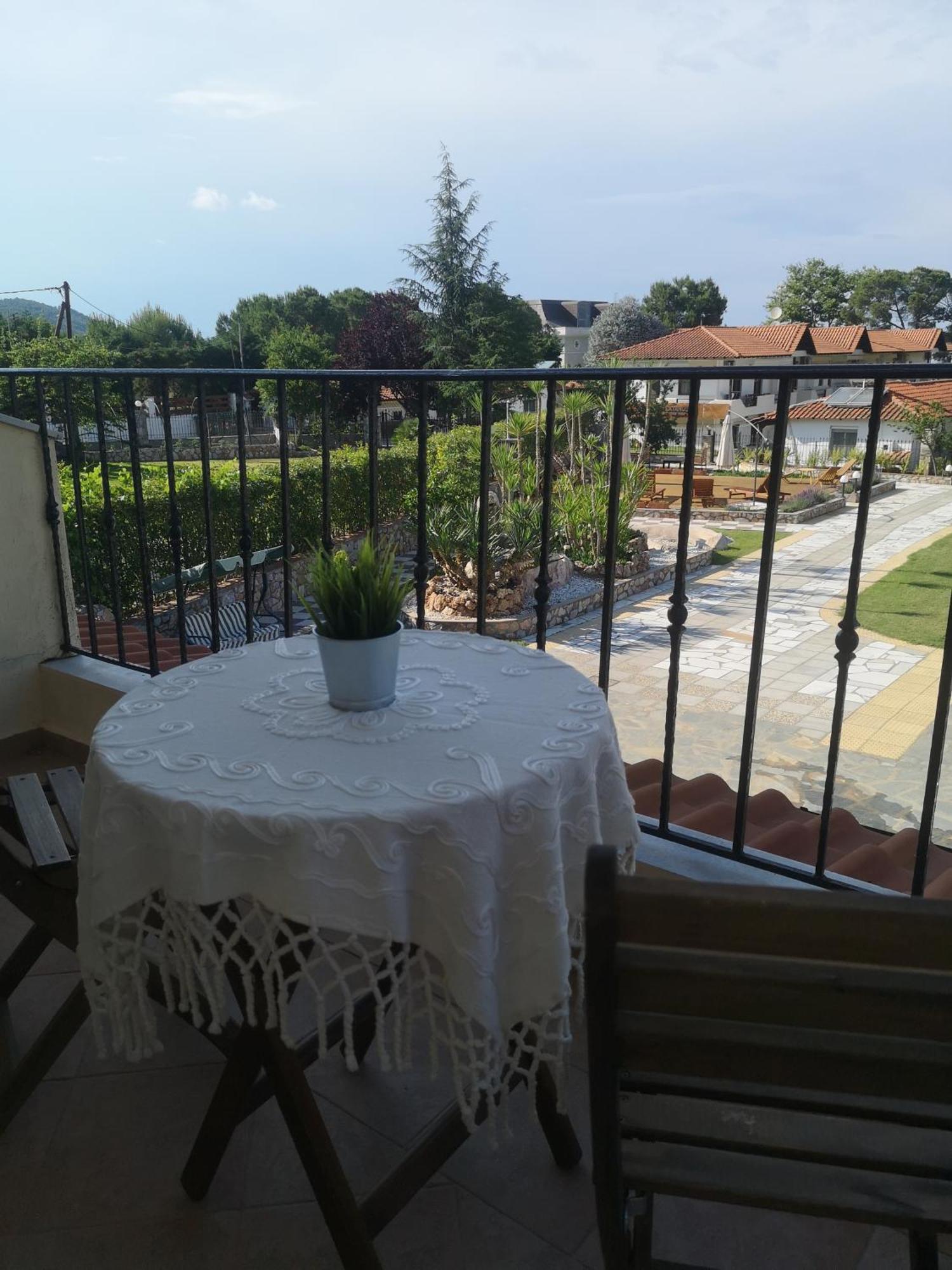 Makis Nest Apart-Hotel Вурвуру Екстер'єр фото