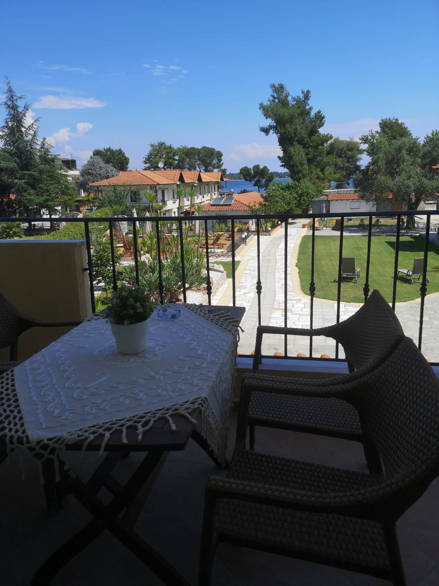 Makis Nest Apart-Hotel Вурвуру Екстер'єр фото