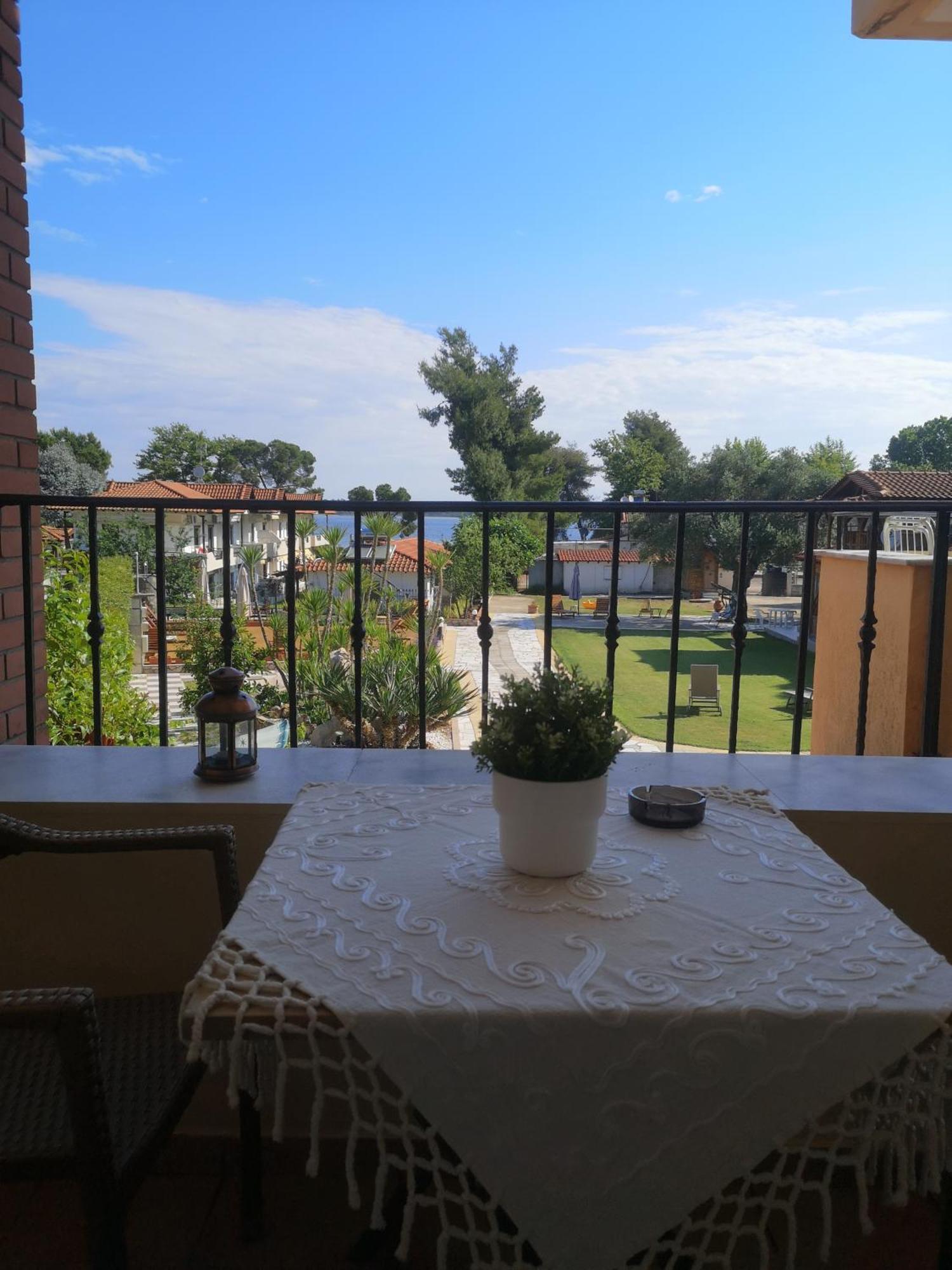 Makis Nest Apart-Hotel Вурвуру Екстер'єр фото